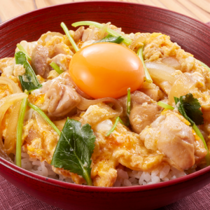 《親子丼》搭配精實的雞腿肉塊與蛋液的完美結合( 210g/份 )
